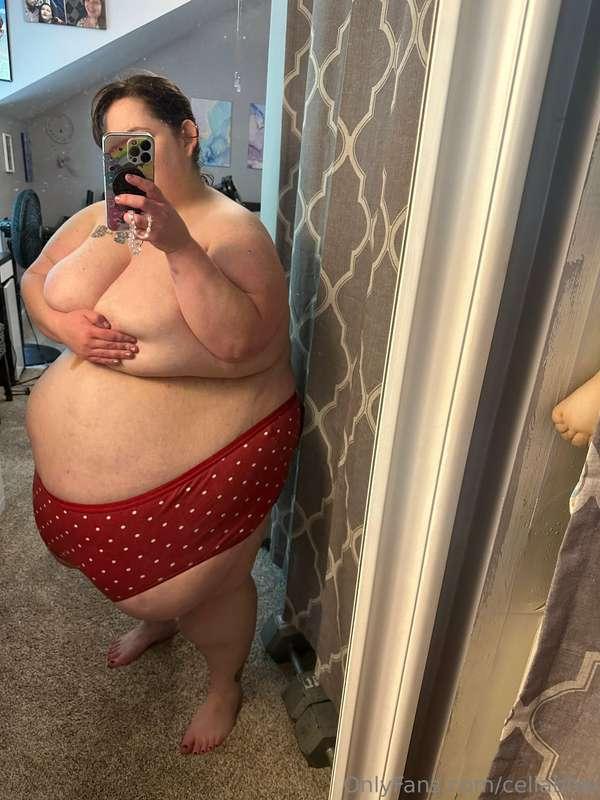 Polka dots are always fun 🔴⚪️🔴⚪️ #ssbbw #model #ussbbw #curv..