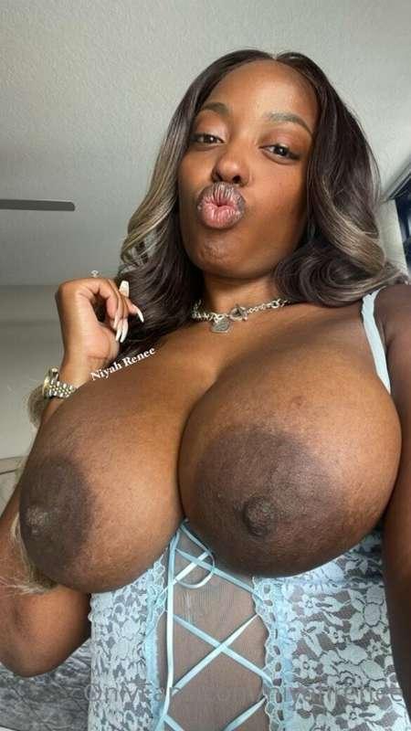 niyahrenee image #1