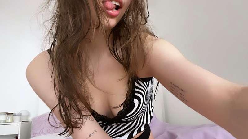 just took a shower 🦓🖤