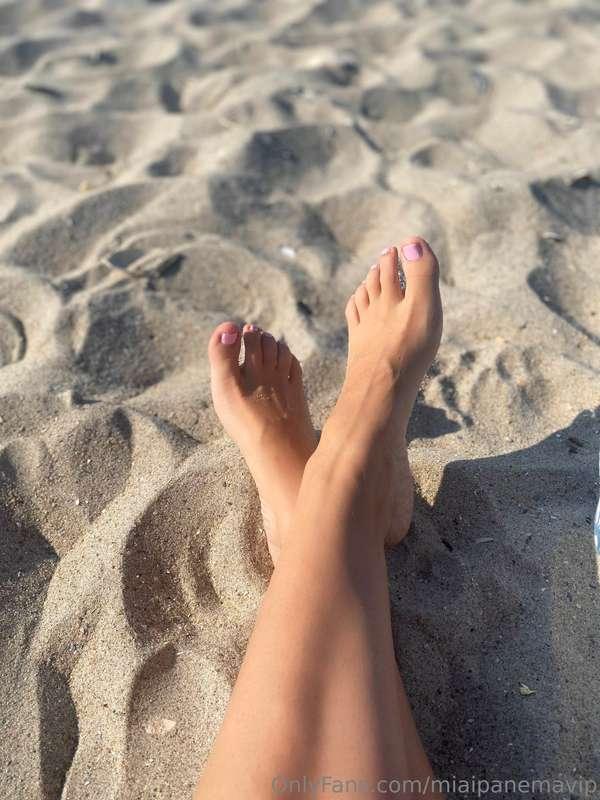 Pink sandy toes 💗