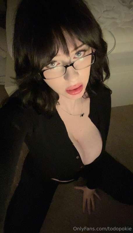 How do u feel about eye contact? 👁️