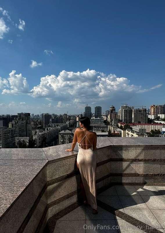 A photo shoot with a city view is a unique way to capture th..