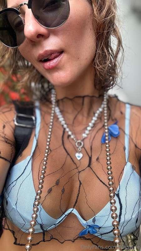 krisswife image #3