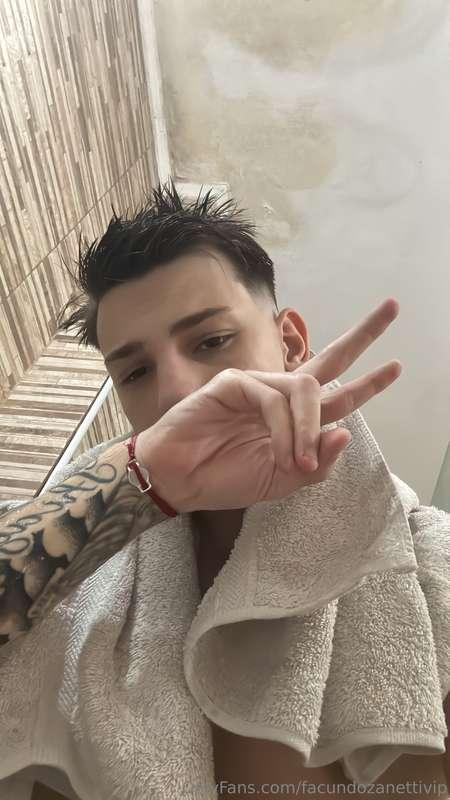 quien se quiere duchar conmigo😈💦🧼