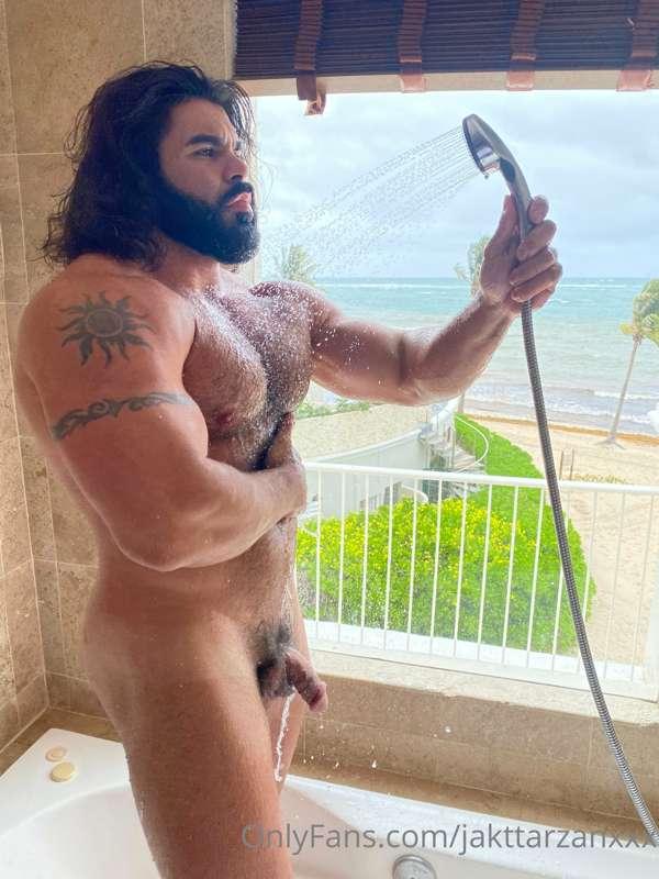 Who wants to come shower with me in Tulum? 😈💪🏼🌴💦