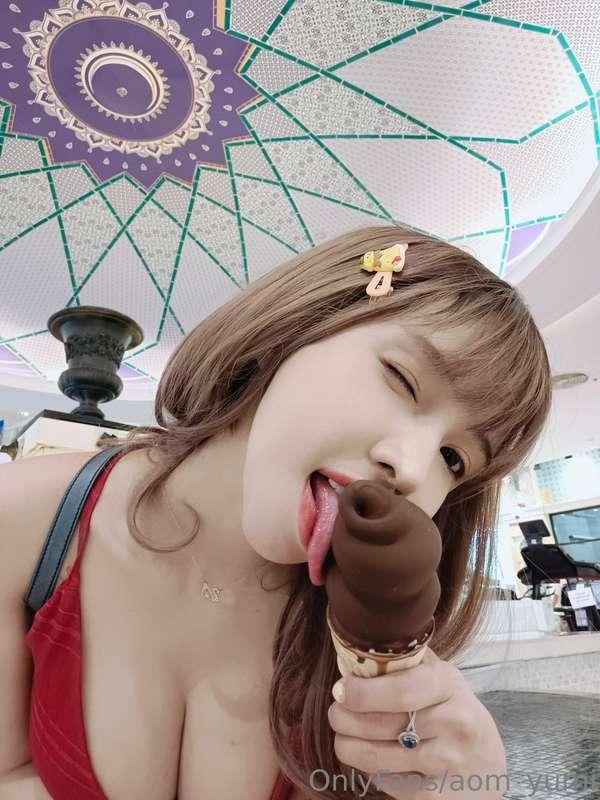 Yumi wants ice-cream would you buy her some ♥️