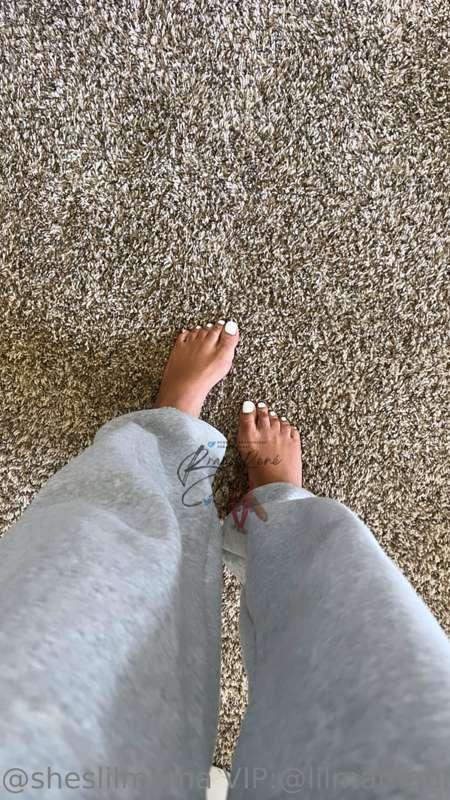 ms.barelylegal image #0