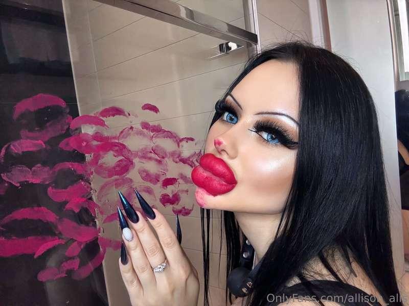 𝙎𝙒𝙊𝙇𝙇𝙀𝙉 𝙇𝙄𝙋𝙎 𝙉𝙀𝙒 𝙆𝙄𝙎𝙎𝙄𝙉𝙂 𝙑𝙄𝘿𝙀𝙊 😘Big multiple kissing marks o..