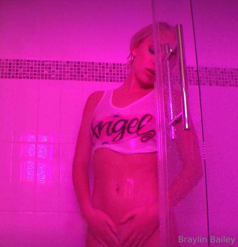 ***19. Red Light District Shower Fuck*** Thanks for joining ..