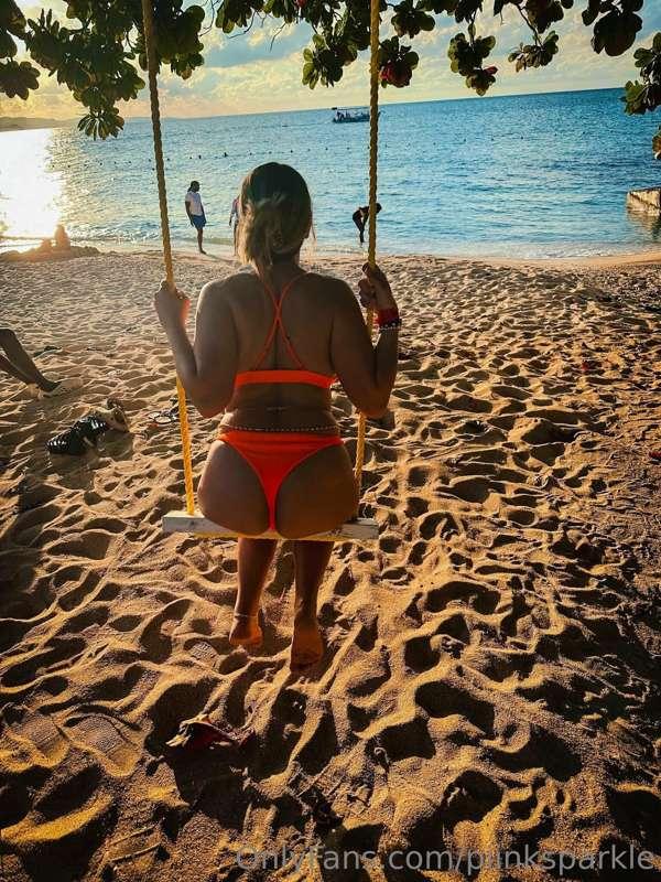 Longing for the sand and warm water of Jamaica again 🌊☀️