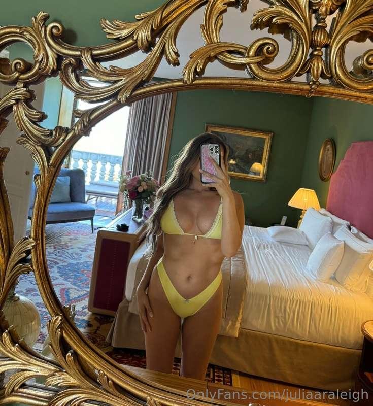 Your favorite naughty influencer😉