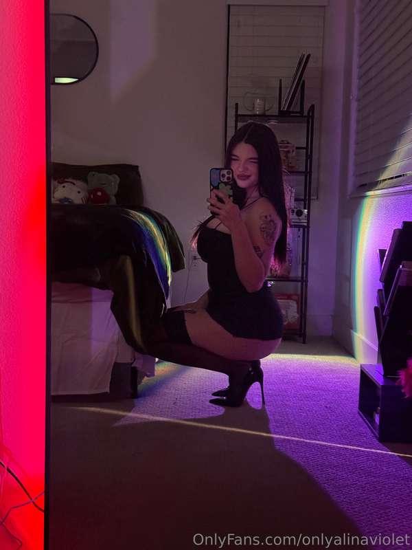 felt like breaking hearts tonight, so I wore this 😘