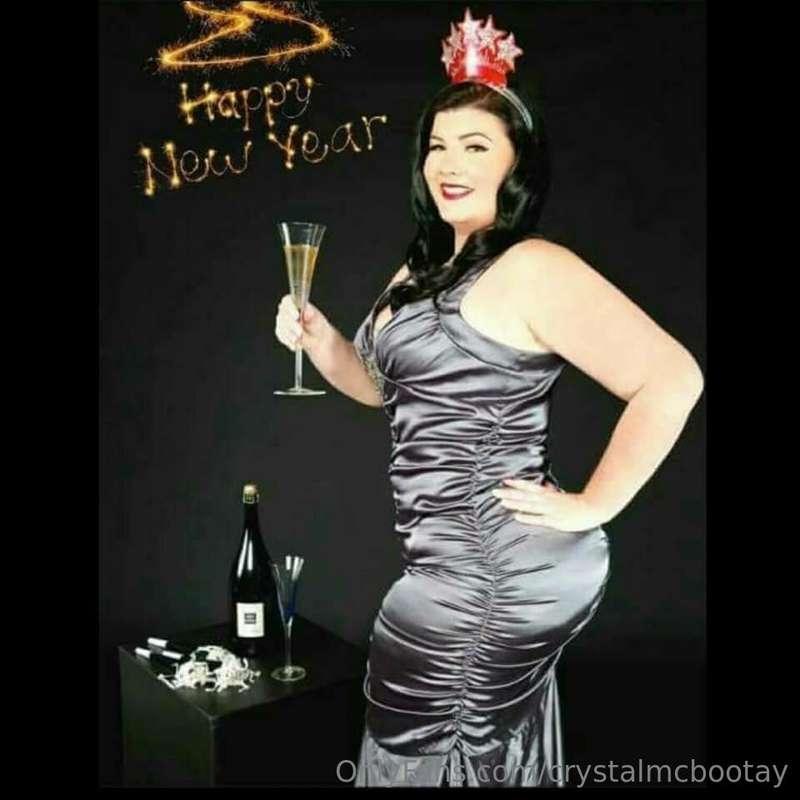 Happy New Year’s Eve ! 🥂 Wishing all my lovelies a new year ..