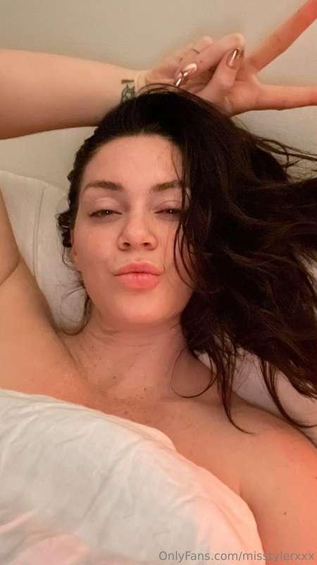 I'm bored 🙈 who wants to sext?