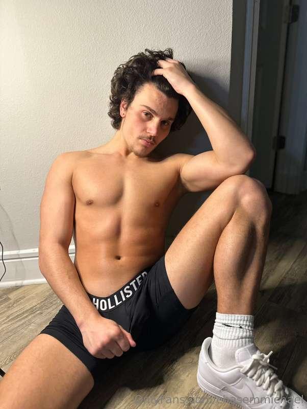 Babe I’m hungry who wants to treat me to some chick-fil-a