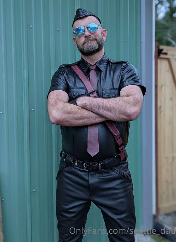 I went to hang with my buddy and he dressed me up head to to..