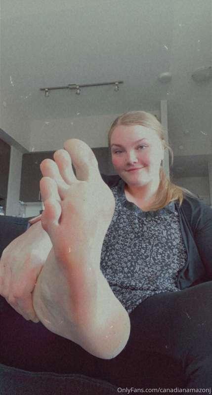 This angle makes my foot look massive 🦶🏻