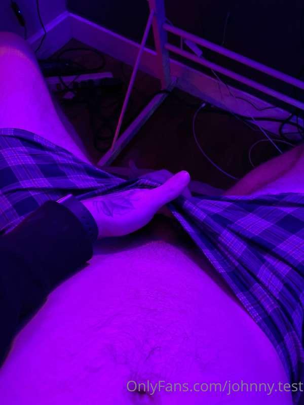 I’m so horny this morning I wish someone would come suck me ..