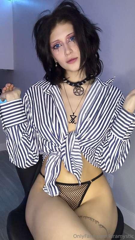 How fast could you get this shirt off me?😈I'm gonna get turn..