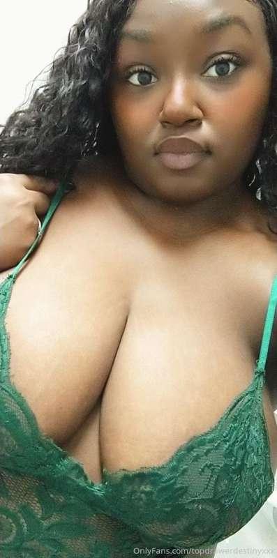 💝 This naughty lil Ebony slut has a present for you this Chr..