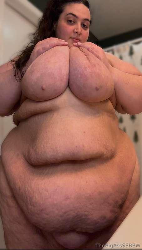 Everything about me is BIGGGGG 