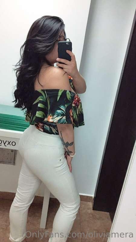 look at that ass cheeks..perfect!