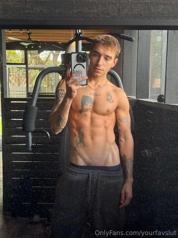 @jamesluckysz new fitness photoshoot has me shook 😈—do you t..