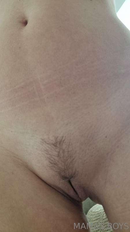 Spread my pussy open baby. I want you to stretch me out! 💕