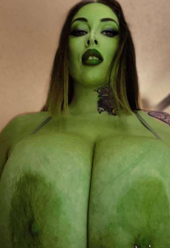 Who would suck on she-hulks tits? 😈