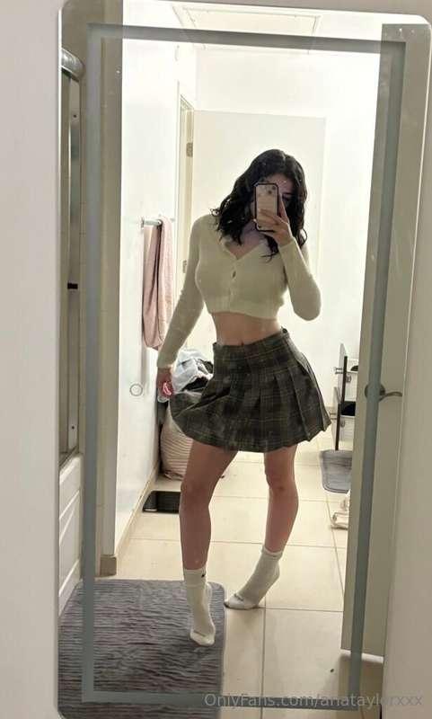 Cute sluts in skirts make you weak 🤪