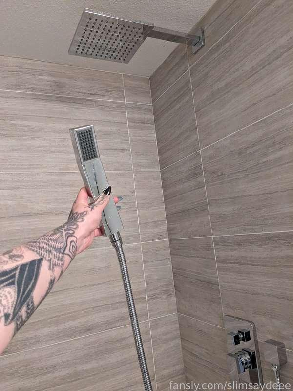 My bathroom is ALMOST fully done being renovated and oh my god I cannot wait to put this wand to use 😱 definitely gonna make some crazy videos + shower streams 