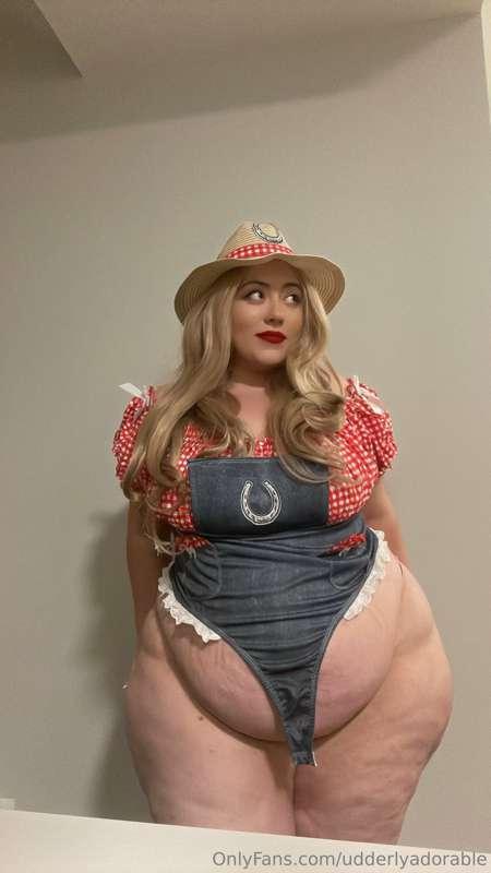 First costume fail of the month 😂 

It was so small that the..
