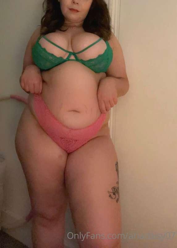 Mismatch underwear is kinda cute? What do you think?