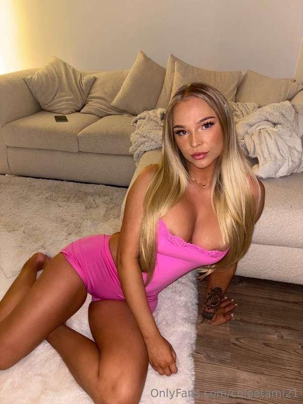 chloetami21 image #1