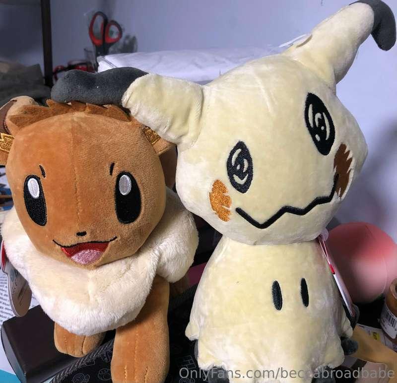 finals are destroying me so enjoy my plushies