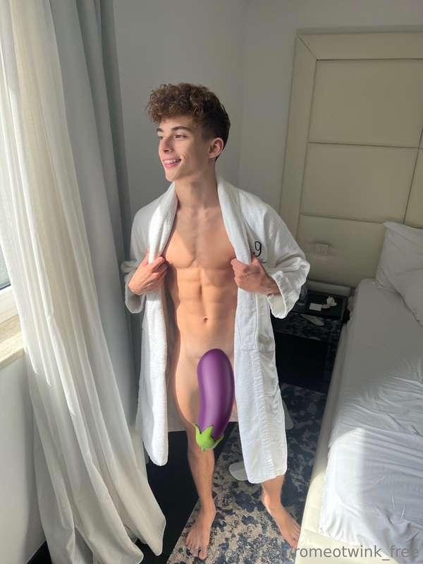 ⭐️Check out my exclusive page @romeo_twink ⭐️Full naked and ..