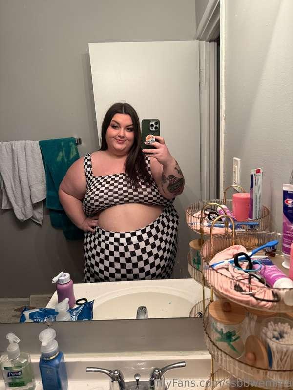 I loooove the way this pattern looks on my belly 