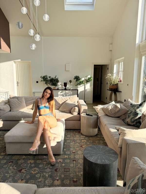 Shall we fuck on the couch? 😘
