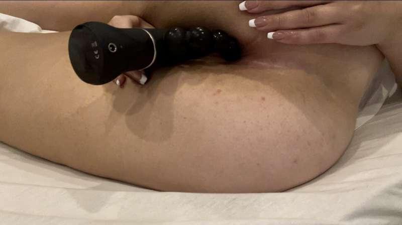 I love my toys.. come play with me 💦