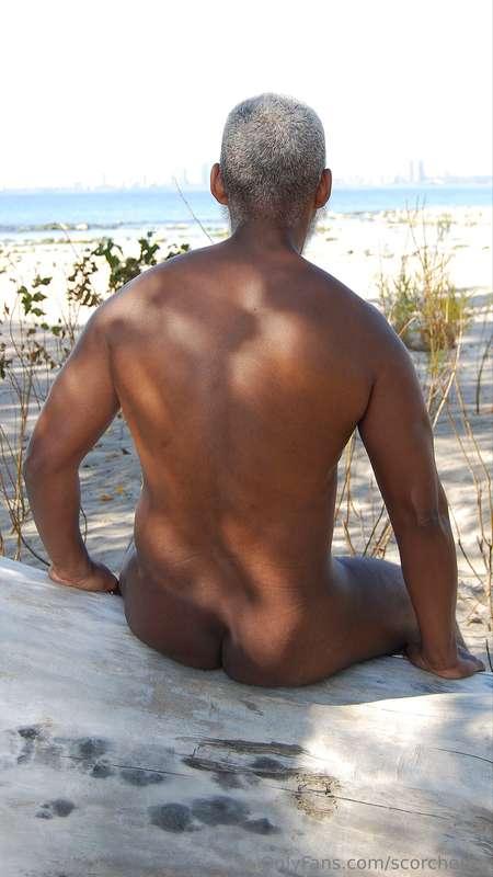 Happy Hump Day!  #beard #feet #gaycruising #beardgay #bearde..