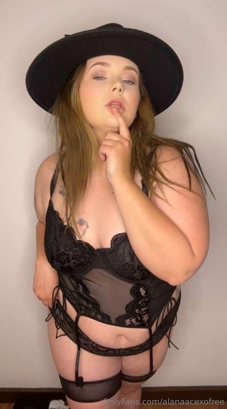 #AD

Check out this witch and her wand 😜

🧚‍♀️ @alanaacexo

..