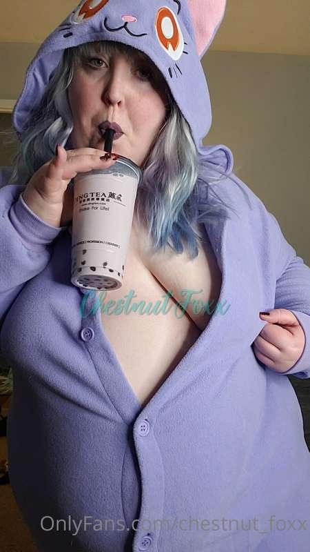 Two more things I love! Boba tea and kigurumis. Well, three,..