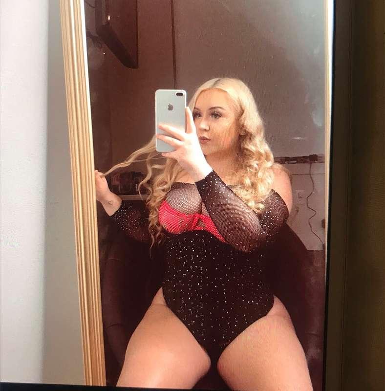 I want u in between these thiccc thihgsss 💦