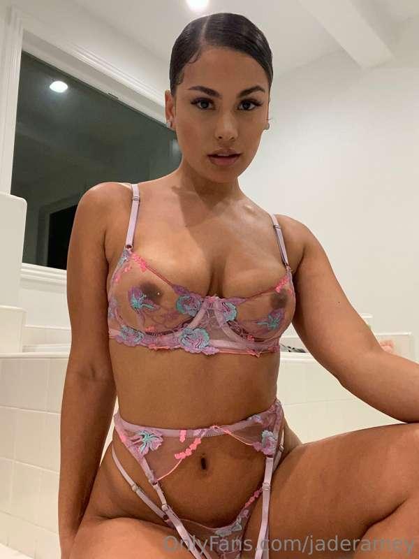 Raise the temperature with this pic 🥵