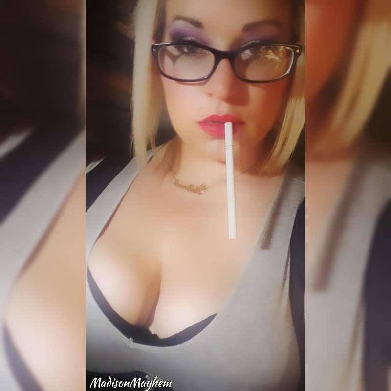 I love the look of a VS120 in my hand and between my lips 🚬🎀..