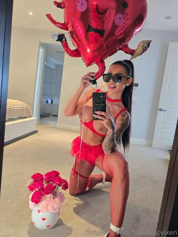 SWIPE ➡️ Happy Valentine's Set Number 2 ❤️Naked one in the p..