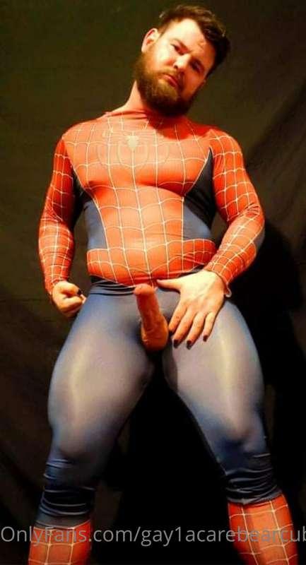 Who doesn’t love a jacked, tattooed, Daddy bear? 

@SeanStro..