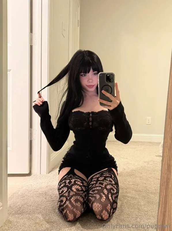 should i rly leak my own private snapchat vids? (｡>﹏<)