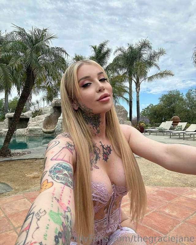 Lookin’ cute out here but secretly daydreaming about your du..