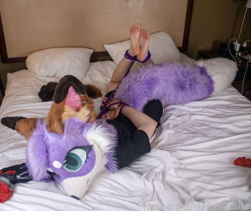 sure, ill play victim. until i break free..then its my turn. ⛓️‍💥😈
📸: lander

#furry #murrsuit #foot #feet #bondage #bdsm